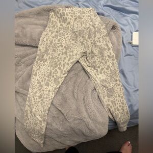 25” double lined lululemon Gray Leopard Print Leggings